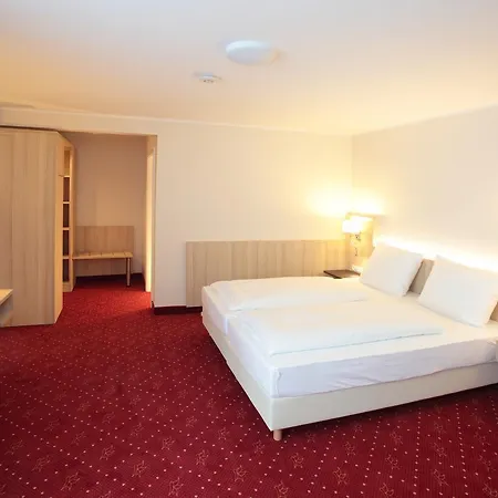 호텔 Zur Schloss-schenke 3*