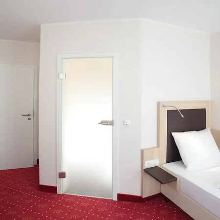 호텔 Zur Schloss-schenke 3*