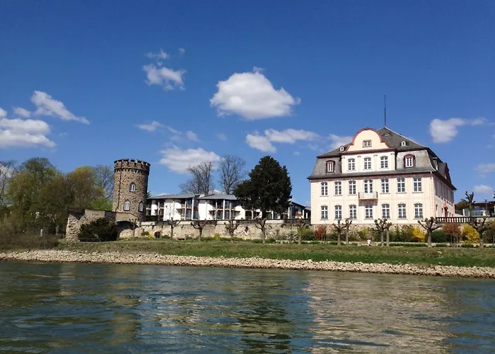 小酒馆城堡酒店