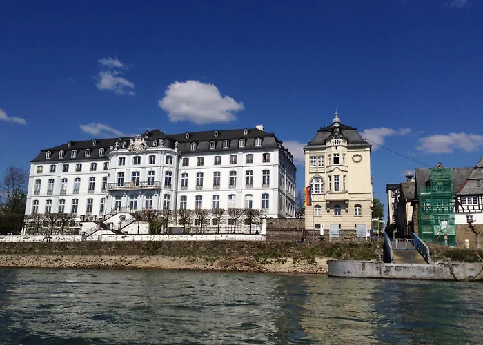 小酒馆城堡酒店 3*